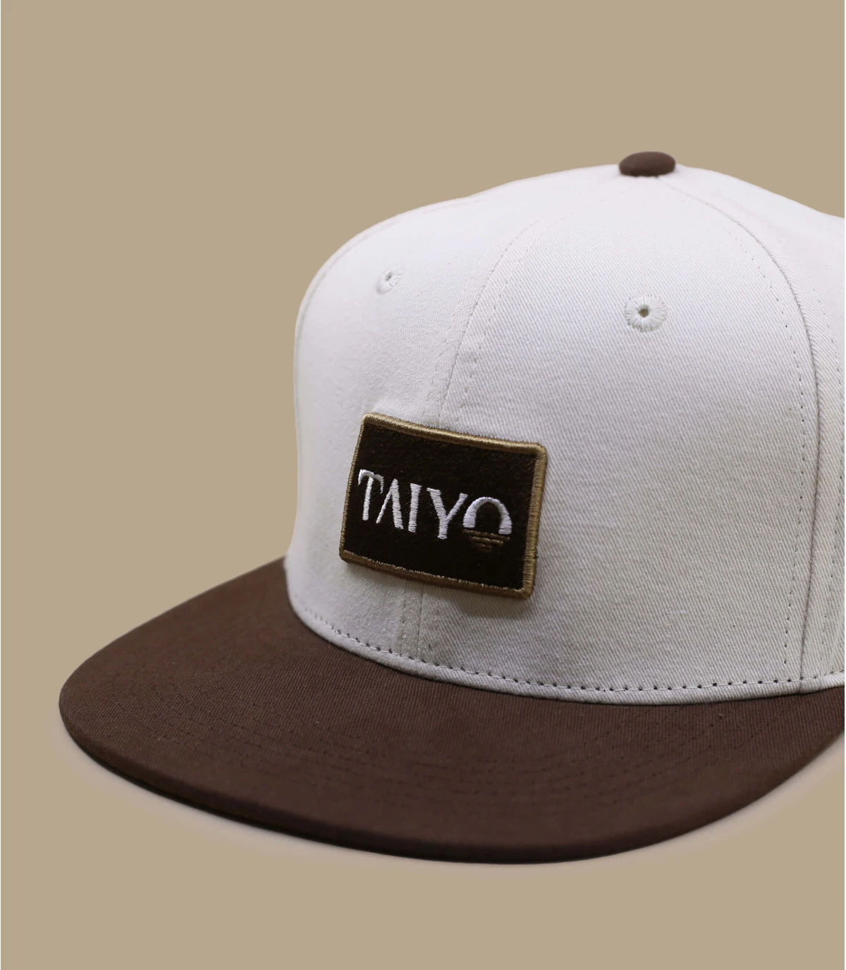 Badge Logo Snapback Beige 3 Badge Logo Snapback Beige – Image 3
