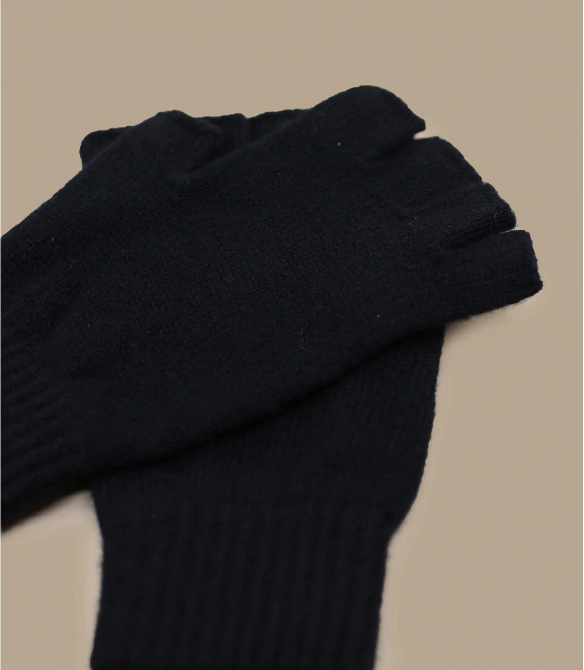 Mackie Iona Black 1 Mackie Iona Black