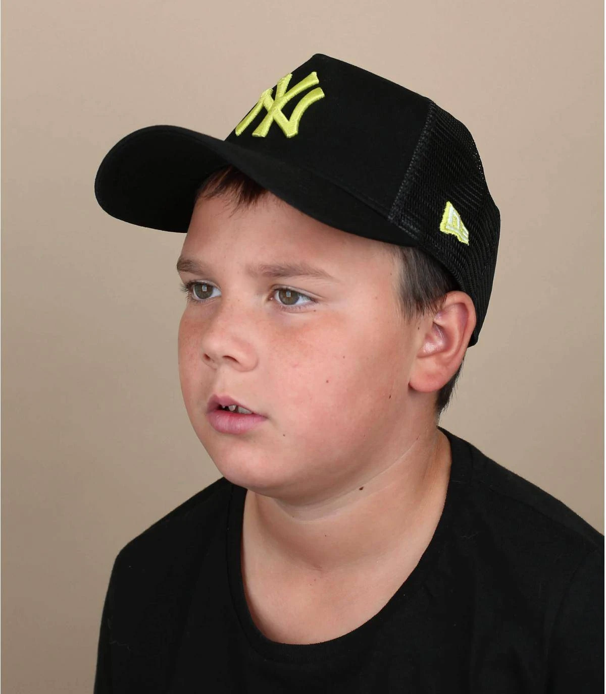 NEW ERA Kids Trucker League Ess NY Black Upper Yellow 1 NEW ERA Kids Trucker League Ess NY Black Upper Yellow