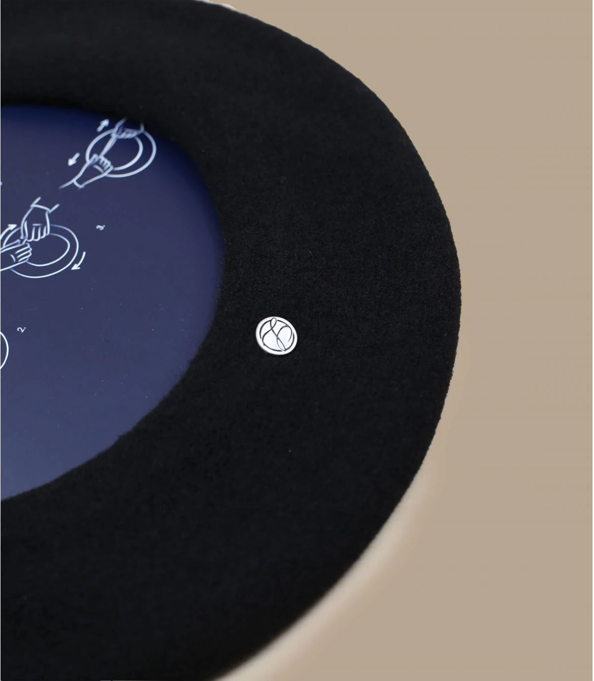 L'authentique Beret Basque Noir 3 L'authentique Beret Basque Noir – Image 3